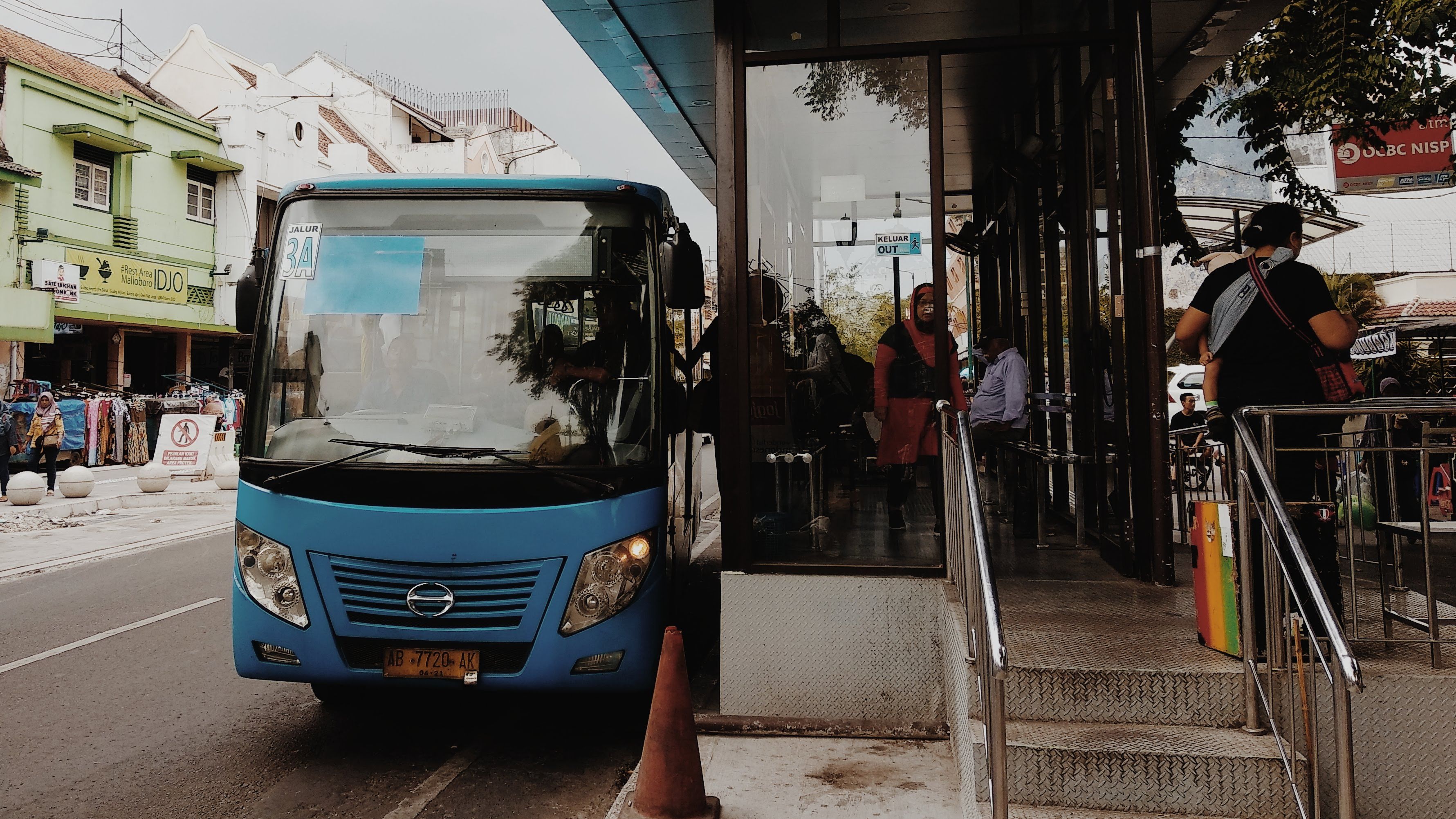 Live Like Locaks - Transport